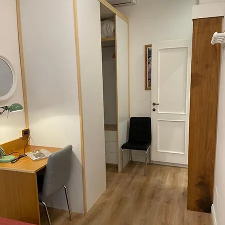 Elian In The Center Of Apartment Rom