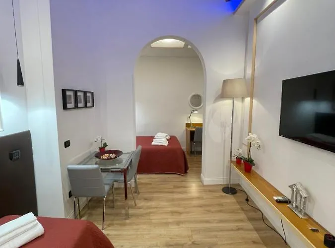 Elian In The Center Of Apartment