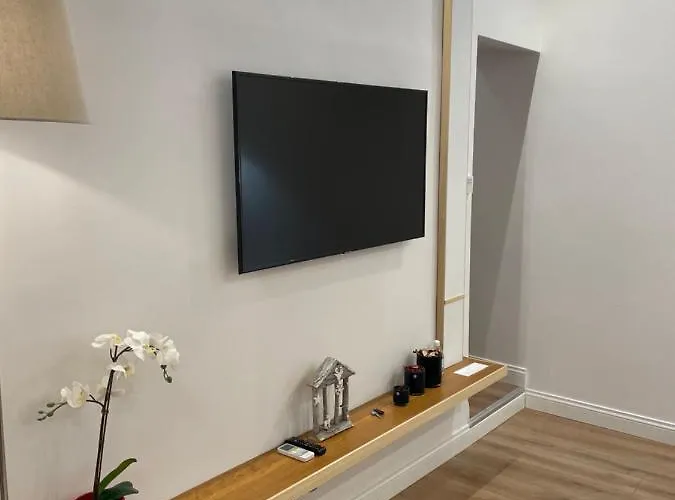 Elian In The Center Of